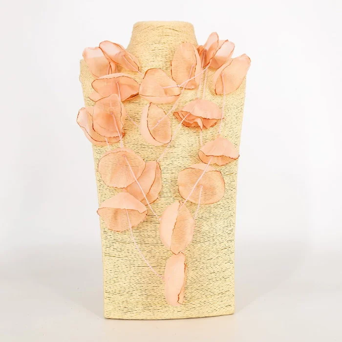 Colier statement roz pudra cu petale textile de mac 3D din organza - design artistic italian