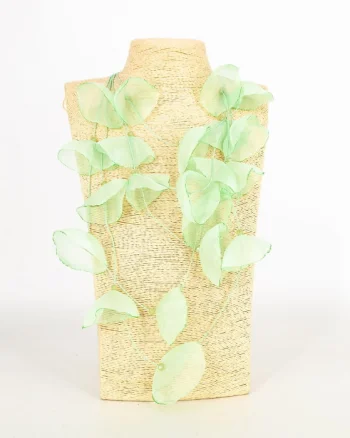 Colier statement verde menta cu petale textile de mac 3D din organza - design artistic italian