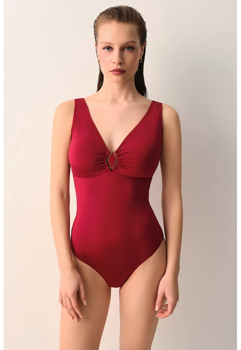 Costum de baie intreg cu decupaj pe partea din spate si detaliu metalic, Rosu vintage
