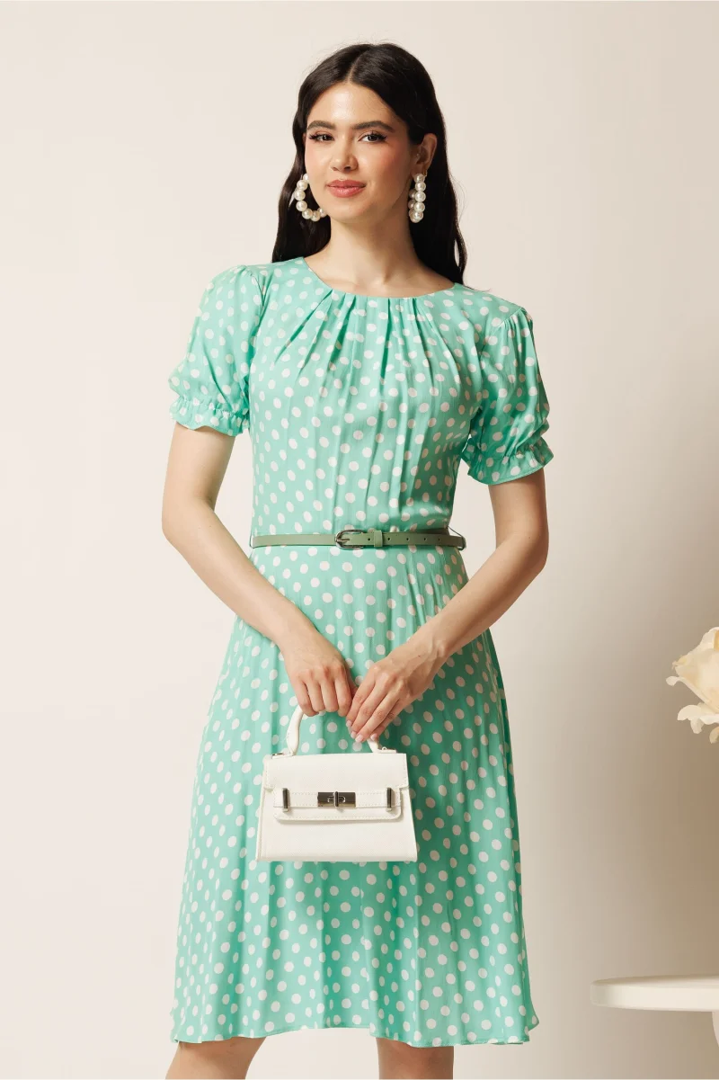Rochie midi verde mint din viscoza in clos cu buline si curea in talie