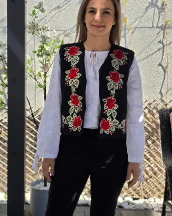 Vesta brodata cu model traditional Flori 5