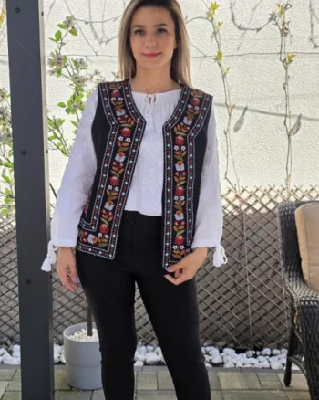 Vesta brodata cu model traditional Suzi 7