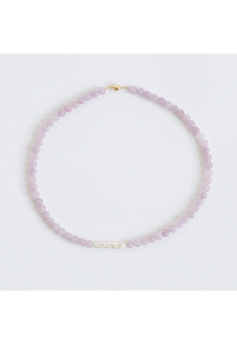Colier handmade realizat din pietre semipretioase amestist, perla baroc, accesorii cupru cu inchidere cu magnet