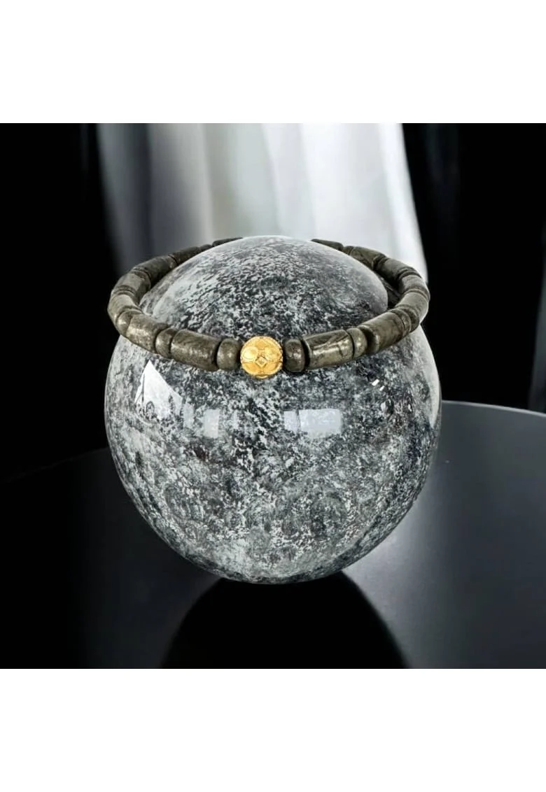Bratara snur barbati Alger din Pirita cu charm din inox placat auriu