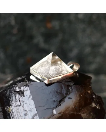 Pandantiv piramida din cristal Meru cu simbol Sri Yantra, sculptata manual, din argint