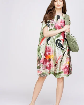 Rochie de plaja tip poncho din matase cu trandafiri fucsia pe fond verde