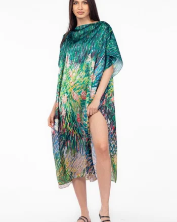 Rochie de plaja lunga tip poncho din matase cu imprimeu impresionist floral pe fond verde