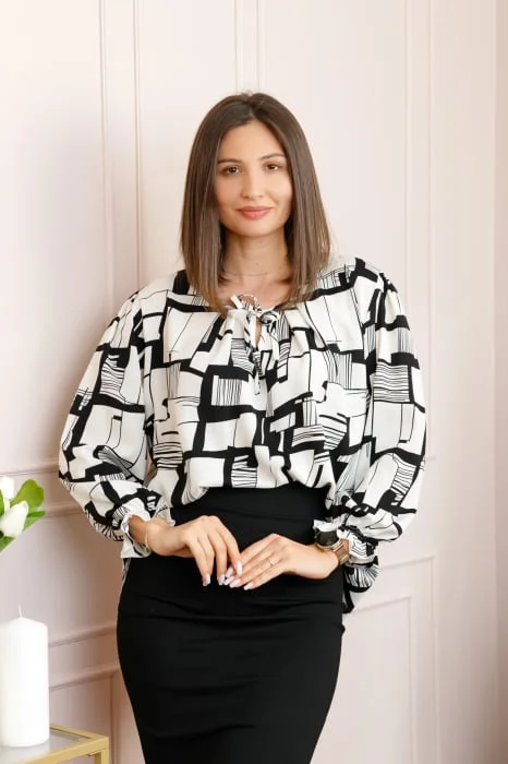 Bluza dama alba cu imprimeu geometric negru Quinn plus size