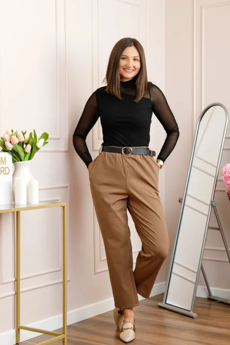 Pantaloni plus size camel cu talie elastica si curea reglabila Lillian