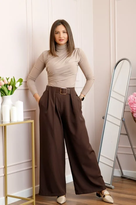 Pantaloni dama Judith maro cu croi larg si talie inalta cu curea