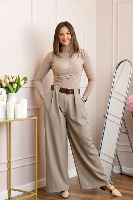 Pantaloni dama Judith bej cu croi larg si talie inalta cu curea