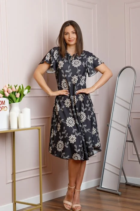 Rochie midi neagra cu imprimeu floral alb si snur la decolteu Shelby