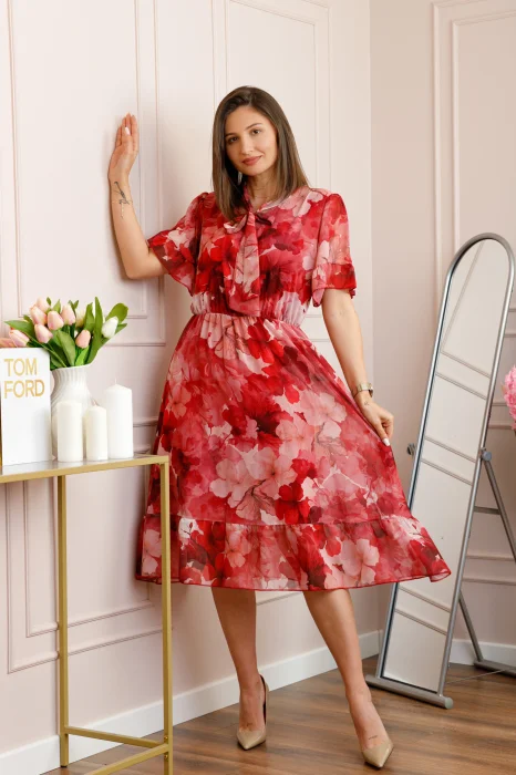 Rochie midi rosie Annalise cu imprimeu floral si funda la decolteu