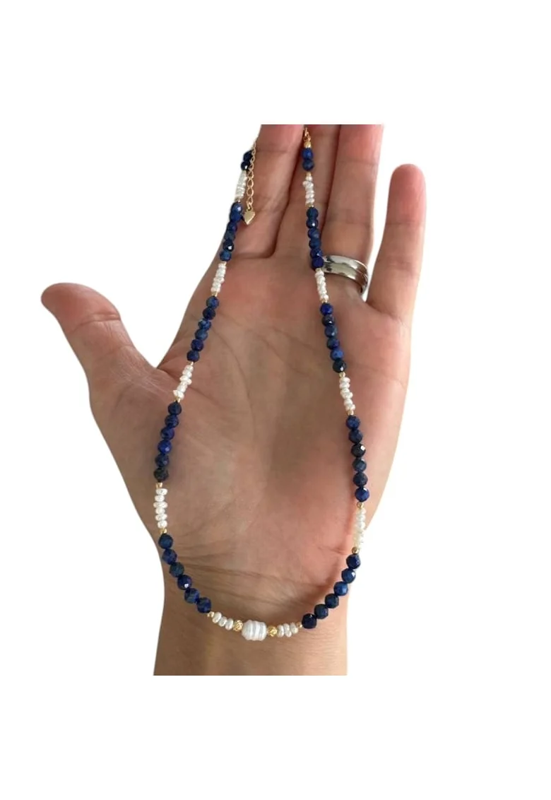 Colier elegant realizat manual din cristale de Lapis Lazuli fatetate si perle de cultura