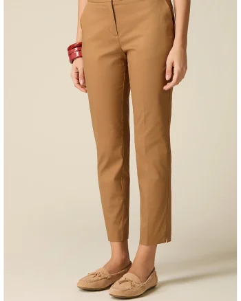 Pantaloni crop din amestec de bumbac cu croiala conica, Maro scortisoara
