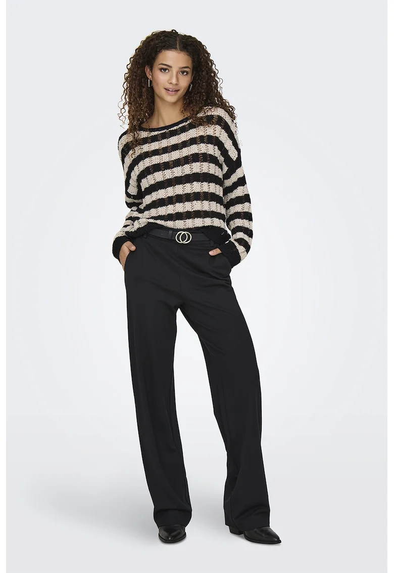 Pantaloni cu croiala dreapta si buzunare laterale, Negru