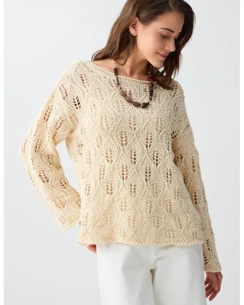 Pulover tricotat cu decolteu rotund si perforatii, Maro camel