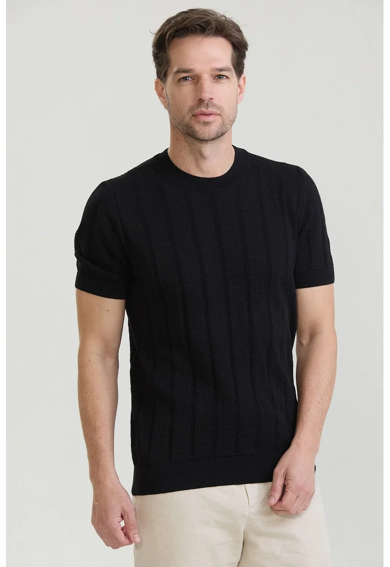 Tricou tricotat cu decolteu la baza gatului, Negru