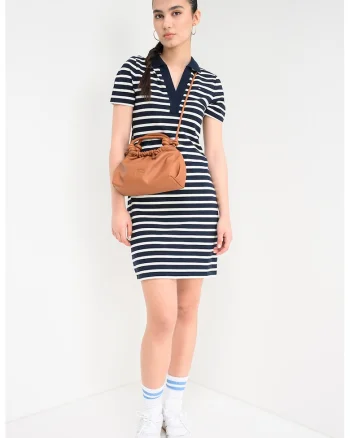 Rochie mini cambrata cu guler polo, Alb/Bleumarin
