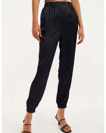 Pantaloni cu aspect satinat si talie inalta