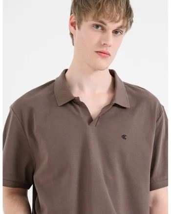Tricou polo cu logo brodat discret, Maro pamantiu