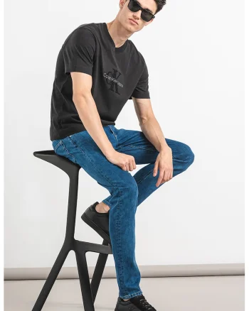 Tricou cu decolteu la baza gatului si logo brodat, Negru