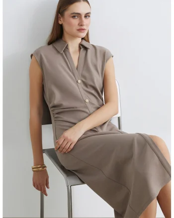 Rochie cu decolteu in V si nasturi, Maro taupe