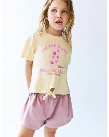 Tricou cu imprimeu grafic si decolteu la baza gatului, Roz pastel/Bej