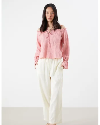 Bluza cu decolteu pe umeri, Roz somon