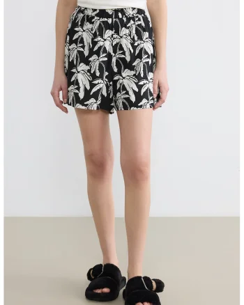 Pantaloni scurti cu model tropical si banda elastica in talie, Negru