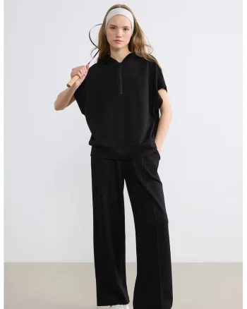 Tricou cu fenta cu fermoar si gluga, Negru