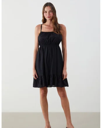 Rochie scurta cu broderie si bretele ajustabile, Negru