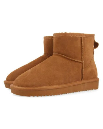 Ghete de piele intoarsa, fara inchidere Gilliam, Caramel