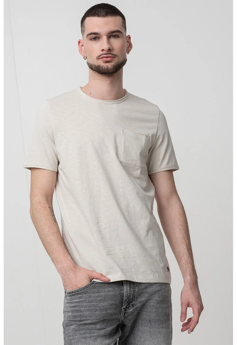 Tricou cu decolteu la baza gatului si buzunar pe piept