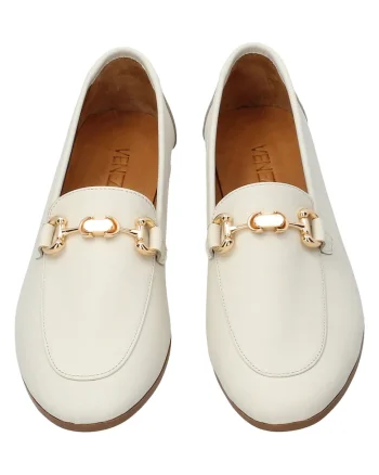 Pantofi loafer din piele naturala cu detaliu metalic.