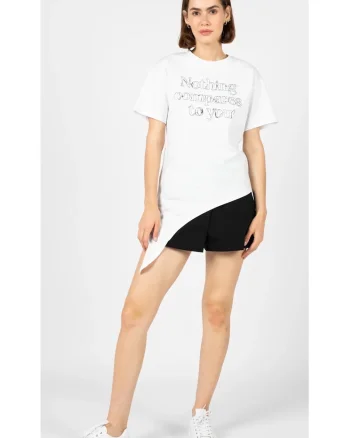 Tricou cu decolteu rotunt si text design,