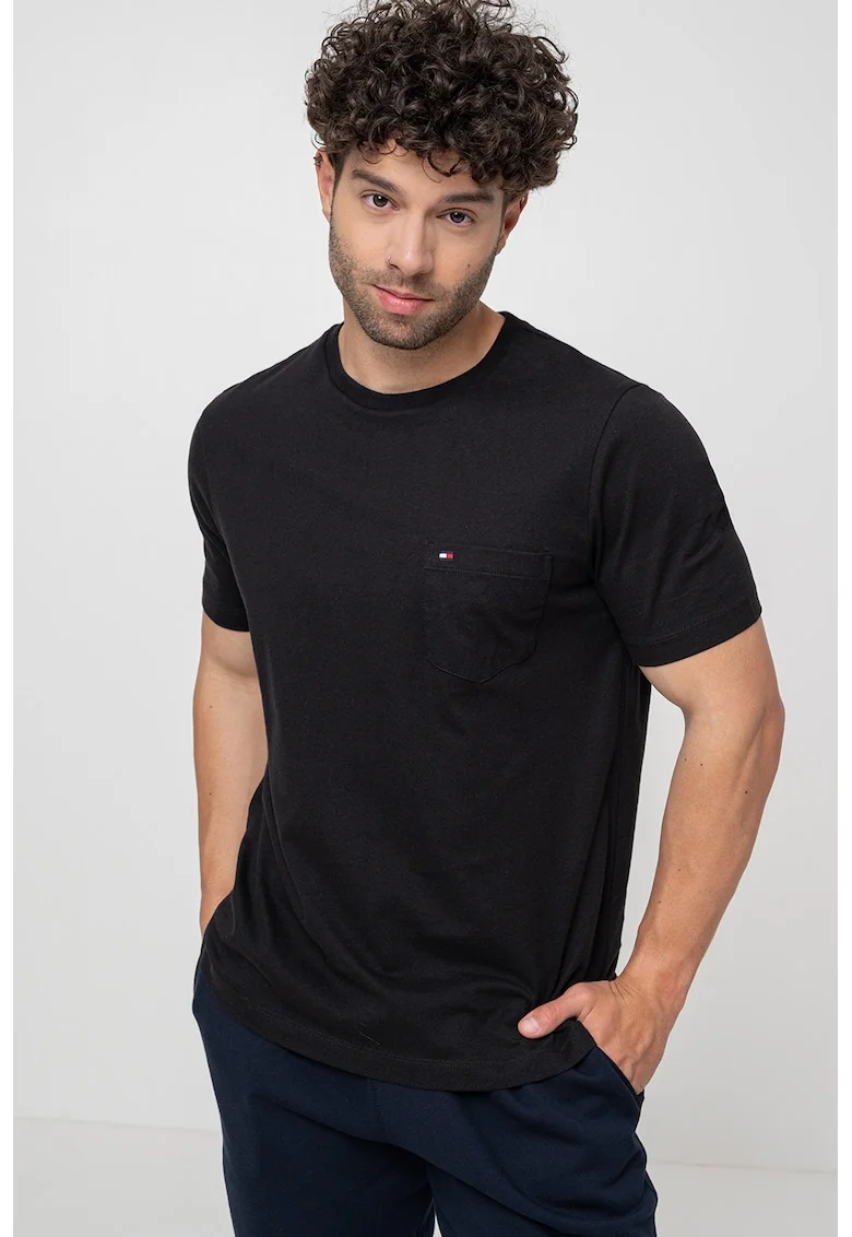 Tricou cu decolteu la baza gatului, Negru