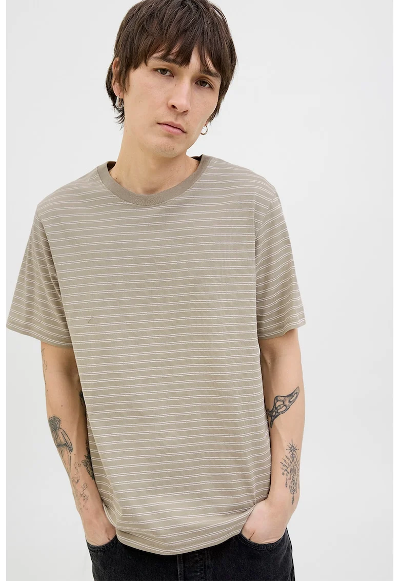 Tricou cu model in dungi si decolteu la baza gatului, Alb/Maro camel
