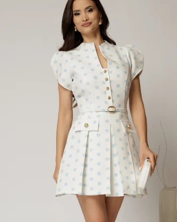 Rochie DY Fashion alba cu buline bleu cu fusta scurta cu pliuri si decolteu