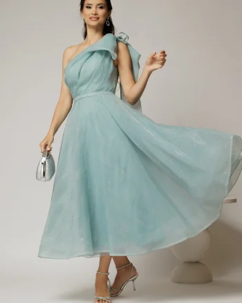 Rochie midi turcoaz din organza cu pietre strass si funda ampla pe umar