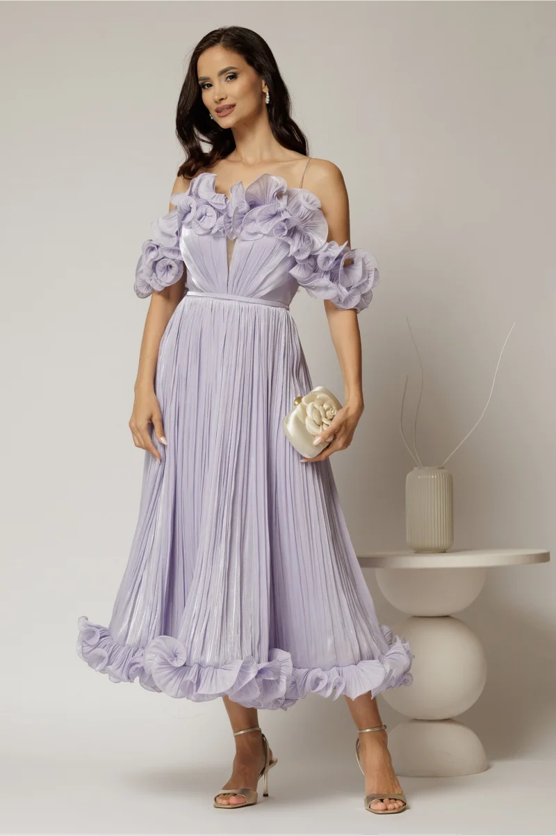 Rochie midi lila in clos din voal satinat cu volanase la bust si la baza