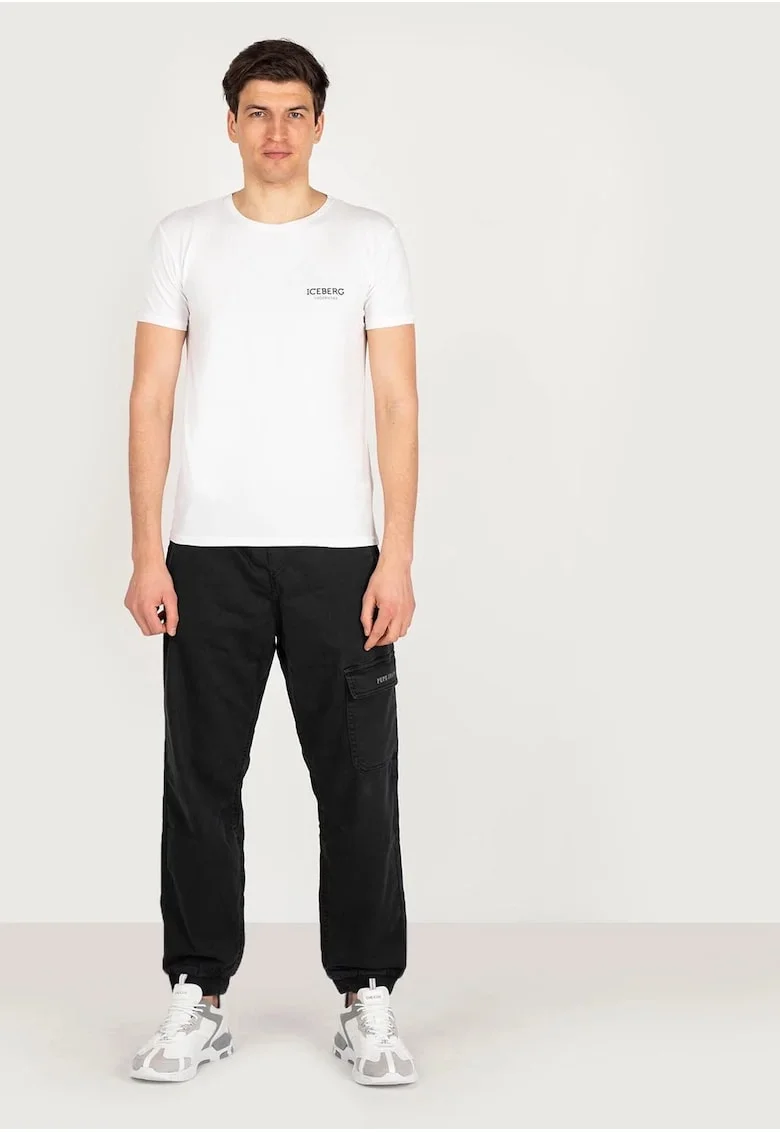Tricou slim fit cu decolteu la baza gatului,