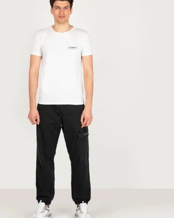Tricou slim fit cu decolteu la baza gatului,