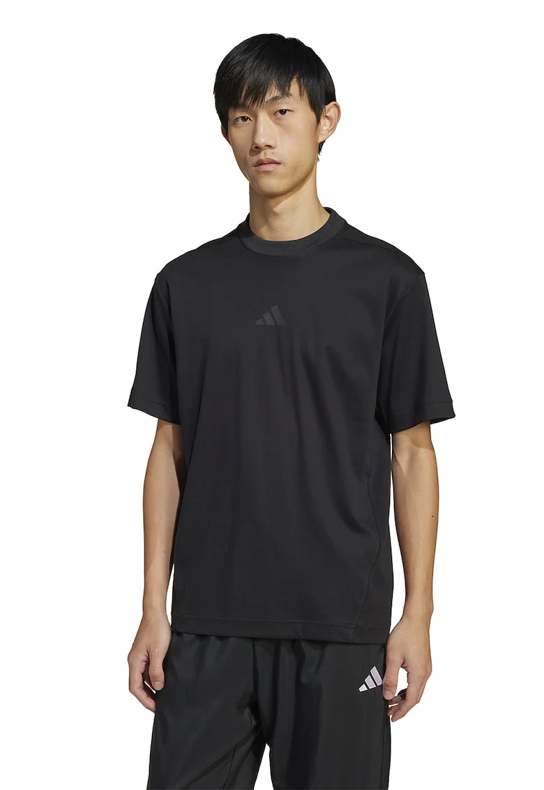 Tricou cu decolteu la baza gatului si detaliu cu model monograma, Negru
