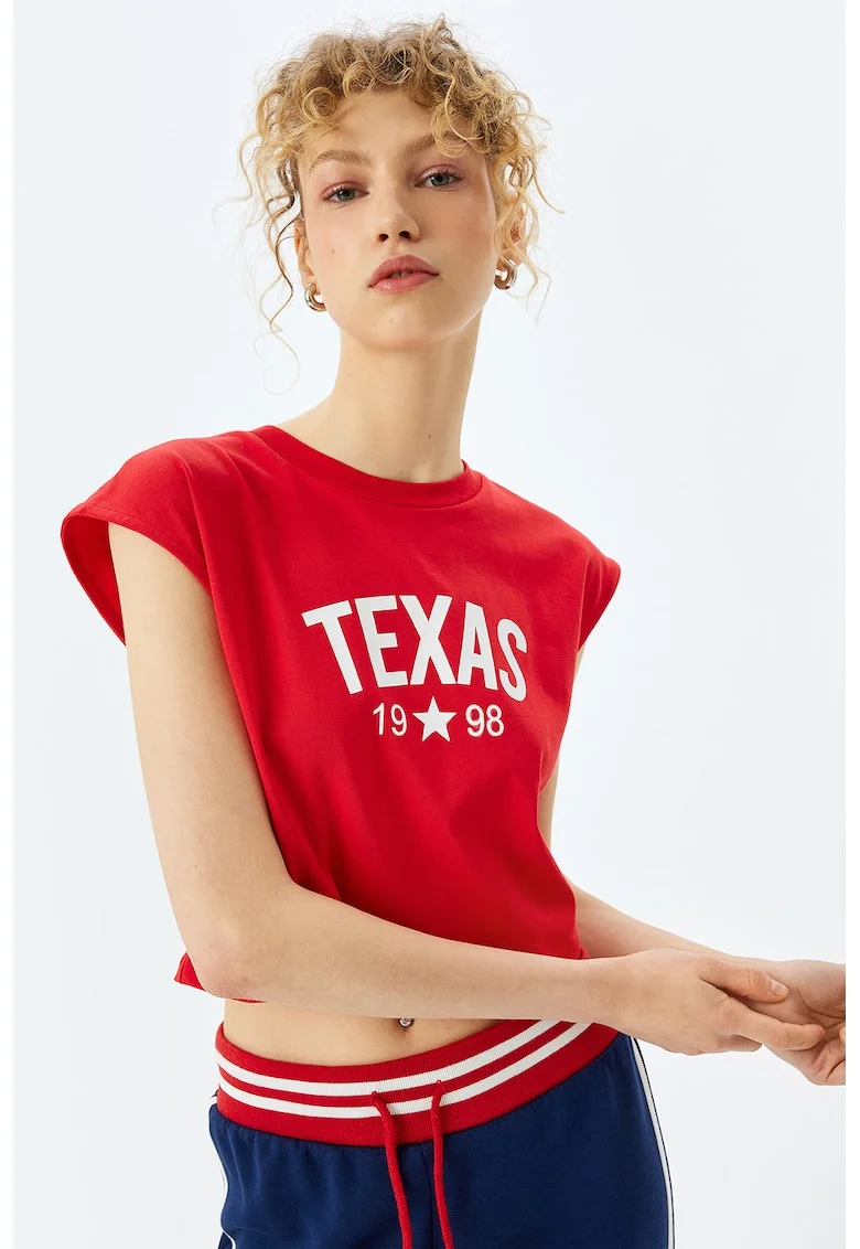 Tricou crop cu imprimeu text pe partea din fata, Rosu/Alb murdar