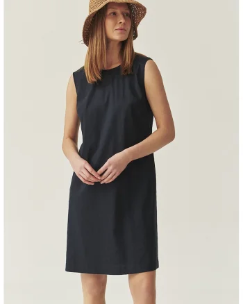 Rochie scurta cu croiala dreapta si buzunare laterale, fara maneci, Negru