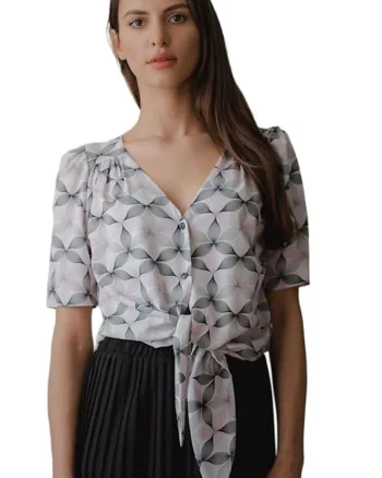 Camasa scurta,  cu decolteu in forma de inima, maneci scurte plisate, multicolor, poliester