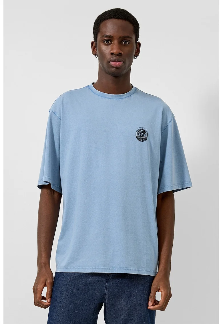 Tricou cu decolteu la baza gatului si imprimeu text
