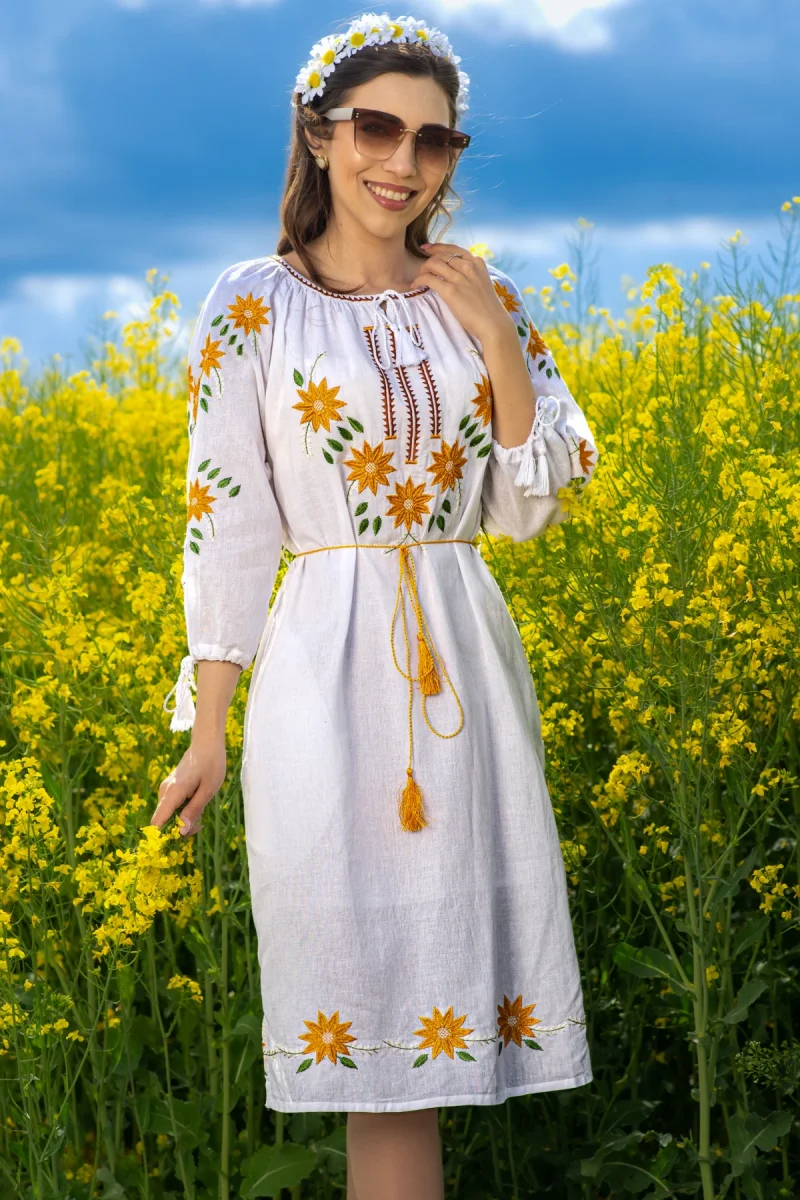 Rochie traditionala alba Alessia din bumbac cu broderie florala