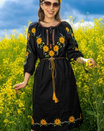 Rochie traditionala neagra Alessia din bumbac cu broderie florala